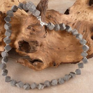 Halskette mit Holzwürfel und 925 Silber Perlen Grau