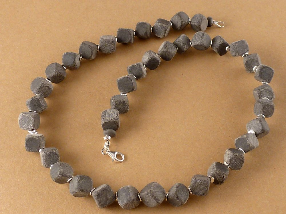 Halskette mit Holzwürfel und 925 Silber Perlen Grau – Bild 6