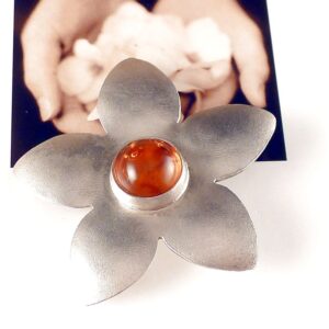 Brosche 925 Silber Blume mit Bernstein