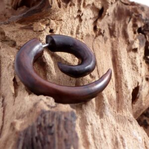 Fake Ohrstecker Holz