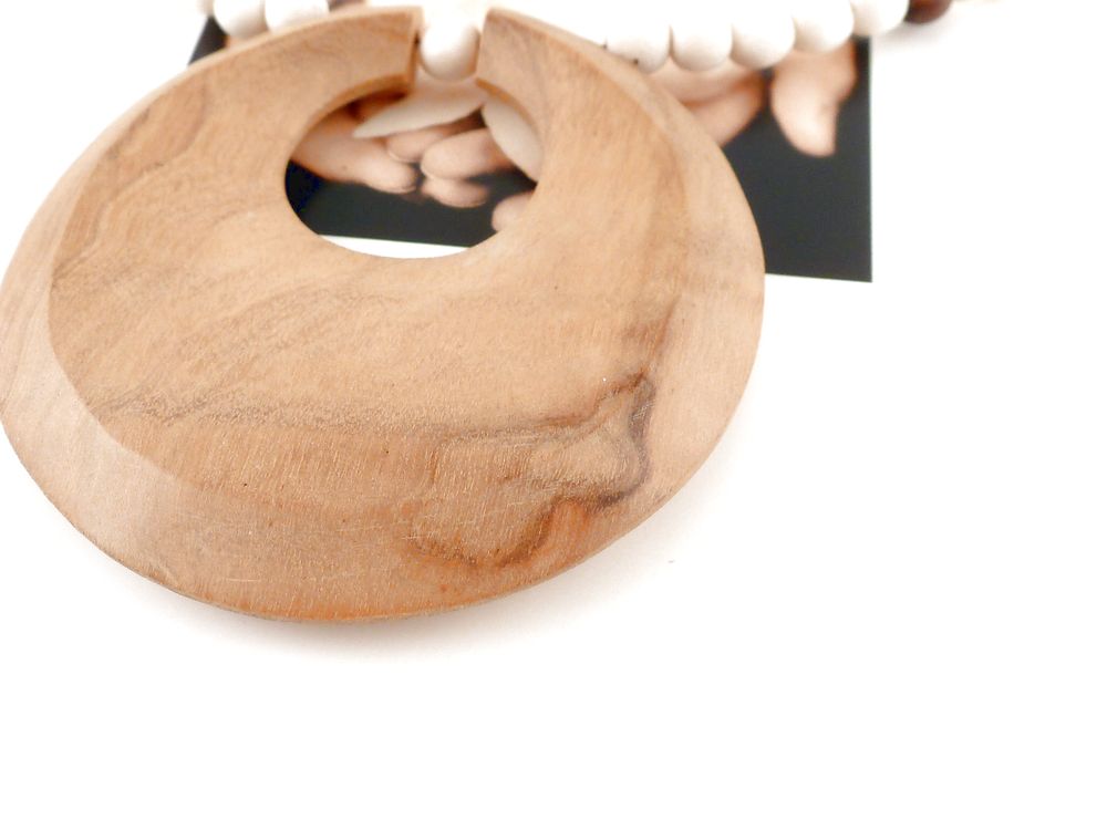 Halskette Perlen mit Anhänger Holz – Bild 4