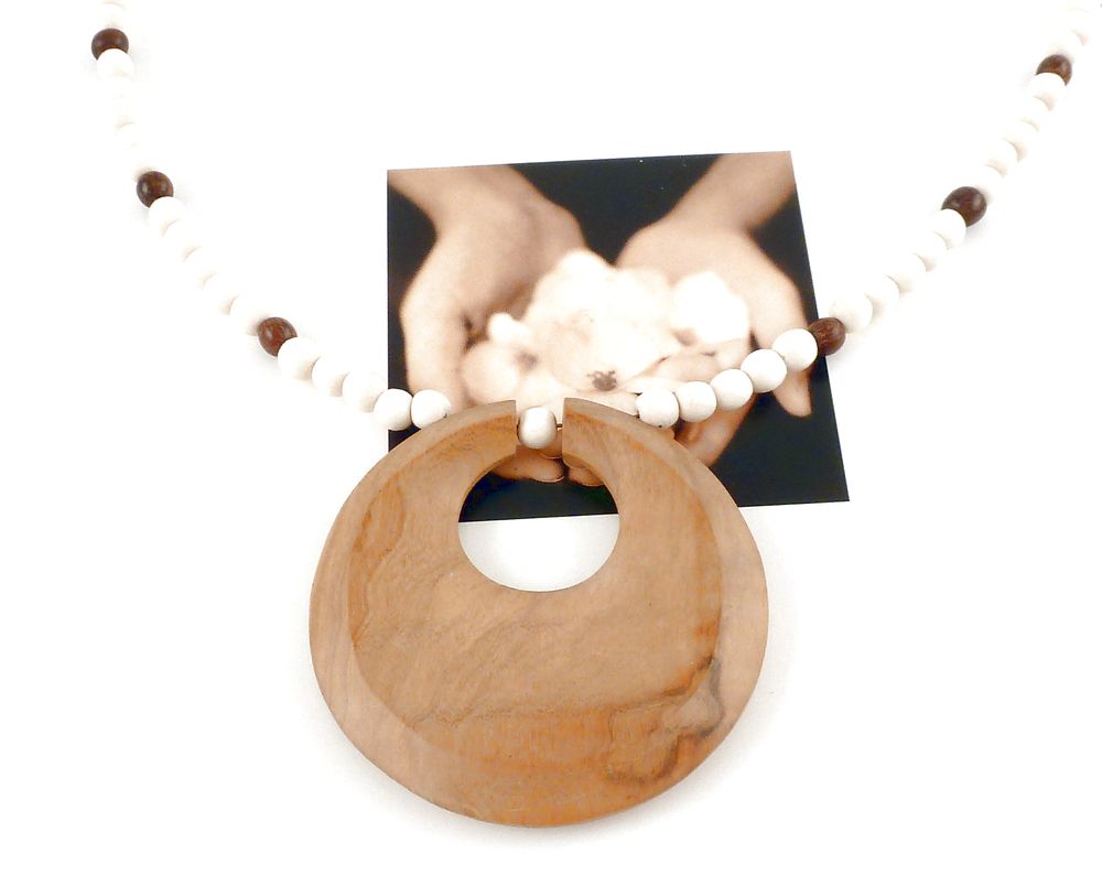 Halskette Perlen mit Anhänger Holz