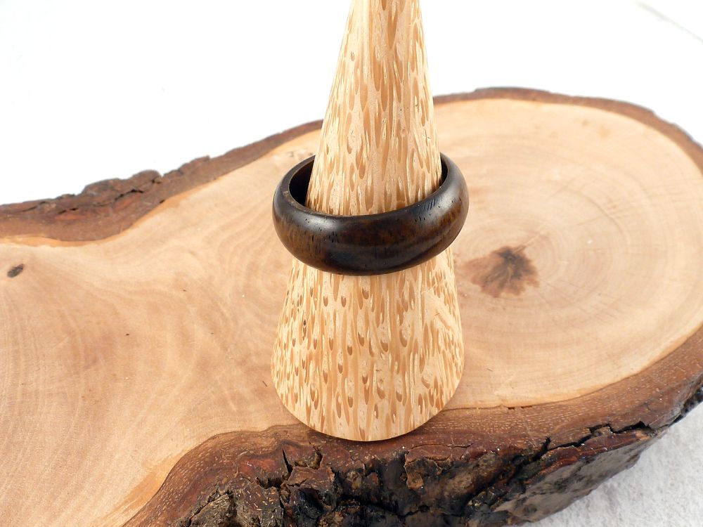 Ring aus Knochen patiniert Gr. 62 - 64