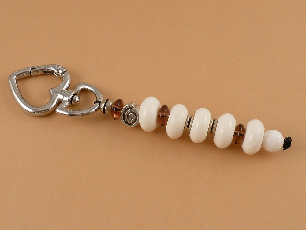 Schlüsselanhänger handmade mit Lavastein Perlen – Bild 3