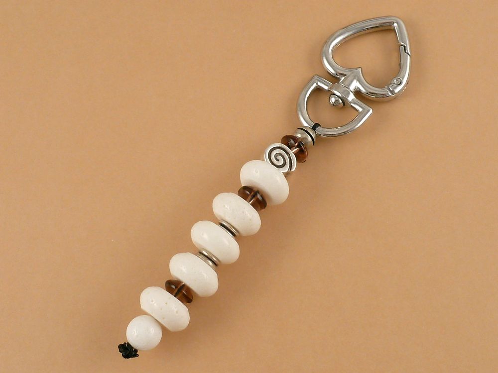 Schlüsselanhänger handmade mit Lavastein Perlen – Bild 6