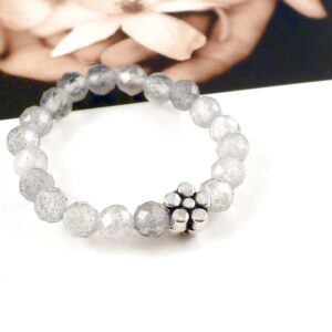 Ring mit Edelstein Labradorit und Blume