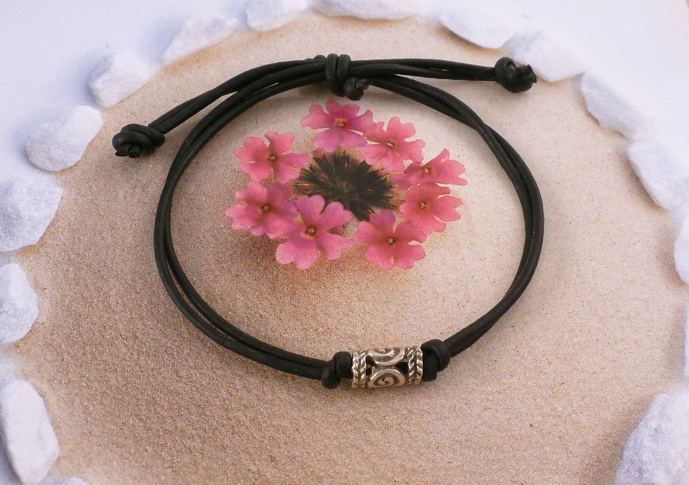 Armband Leder mit Tribal Spirale Perle